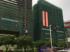 近地铁,距离东城万达200米,全新精装修,户型方正