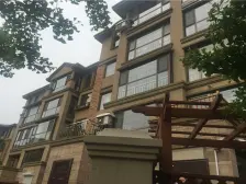 急售 边户大院200平 精装修下跃 位置好