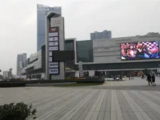 地铁一号线站口铜锣湾商圈万科锦天盛世旁