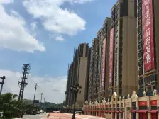 繁华地段 朝南 边位优美别墅 户型好 看房方便