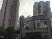 一楼底复!产面104平,三房可做四房,普通住宅,看房有钥匙!