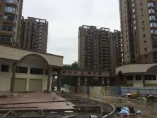 颐龙湾大花园别墅 位于小区中间 带三个地下室车位