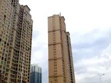 联排别墅打头房,南北两个院子加侧院