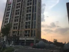 玖颂江湾次新精装修大三房,楼层好格局方正。采光充足