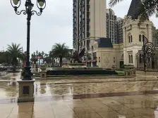 毛坯边位大花园 位置安静,看房方便