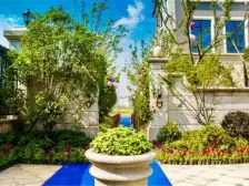 卢塞恩小镇上叠 有证满二带两车位 带地下室和花园露台