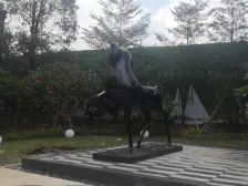 南向三房两卫,业主诚意出售,价格可谈