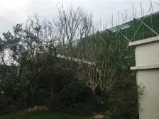 小区保安24小时巡逻,进出小区需要刷卡