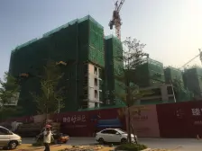 楼层格局好,小区配套设施齐全,户型方正!