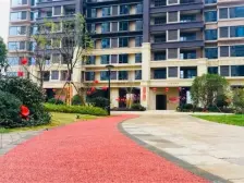 绿地欧洲风情品质美宅 交通便利 小区门口湿地公园