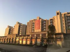 联排边户,三面带花园,业主已经整体改造,户型实用