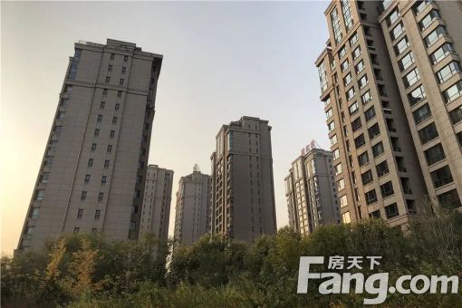 仁恒湖滨城3室2厅2卫南北朝向5000.00元/月出租