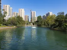 此房恒大的湖景房,楼层也好,视野开阔,出行方便