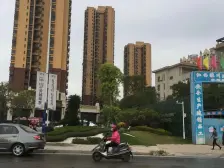 近地铁口、南向户型,采光和通风性能良好,东南朝向