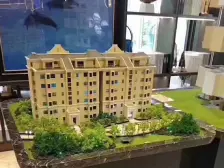 精装洋房一楼带南北院,两层地上,共三层实得达400