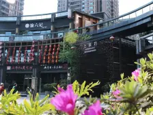 房子户型大,楼层视野好,楼下就是新世纪公交车