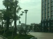 颐龙湾 三期别墅 已装修好一半6房7卫 位置安静