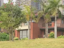 下沉式花园别墅 采光好户型方正 位置安静 带4个车位