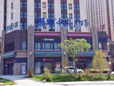 连屏别墅,自带小花园,总高三层。