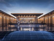 轻轨站旁,中高楼层,朝中庭