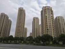 临城cbd大平层新湖御景国际186平310万绿城物业
