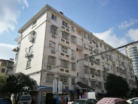 华联新村