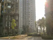 房子处于中高层,前面无遮挡,事业和采光都非常好,是您居家的优