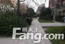 宝龙地铁口秋月洋房带产权车位毛坯房