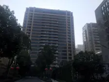 央位泳池景观,舒适飞机户型,独立入户,5+1,有车位