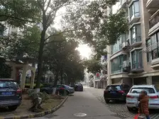 出门青山路地铁口 精装修拎包入住 居住舒适度高