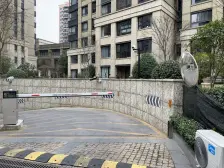 次新小区,中间位置,一梯一户,中高区,飞机户型,
