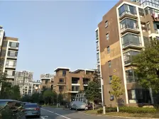 象湖桃源 3-4楼复式楼 6房4卫 带车位 户型好