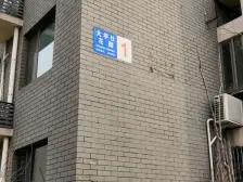 带两个车位。一个20多平的地下室,200万可谈