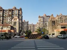 恒盛大三房飞机户型电梯中间楼层纯毛坯三轨交汇