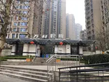 照母山 万科悦峰三期二房82.4万