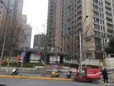 照母山 万科悦峰三期二房100万