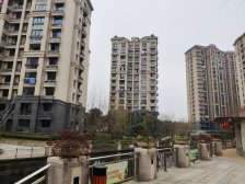 汤臣大三房,次顶楼,有车位,东区不靠高速,位置好