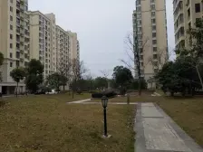 百联商圈+电梯房中层+产权车位+三开间朝南+诚心出售。