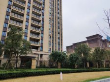 宝龙旁2018,有车位+近地铁+精装修+采光良好+交通便利