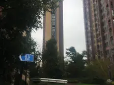 精装两房,房东自装,有贷款 没落户,有车位。