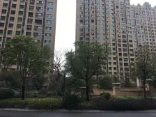 近地铁+50万精装修+边套三室两卫+拎包入住