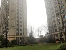 主卧朝南,小区中心位置,中式风格,采光充足