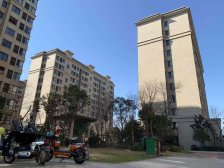 房子满五年的,税费少,毛坯,飞机户型