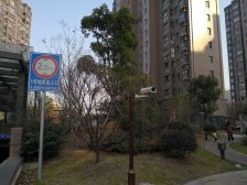 电梯房,小区中心位置,近地铁,客厅朝南