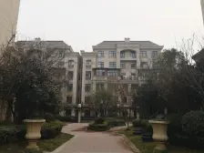 万达旁洋房社区 100平方花园 双层地下室 拎包入住