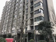 花语里洋房 一楼带院带储藏室 诚心出售 看房方便