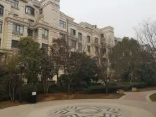 地铁口,精装修小三房,业主急售,随时看房