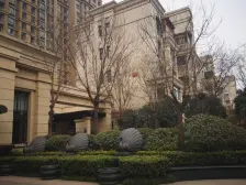 复式带院子,精装自住房保养好,可以拎包入住