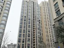 东区一楼带院带地下室,带装修,配套成熟