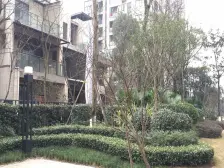 新装修2房拧包入住,中间楼层,业主诚心出售